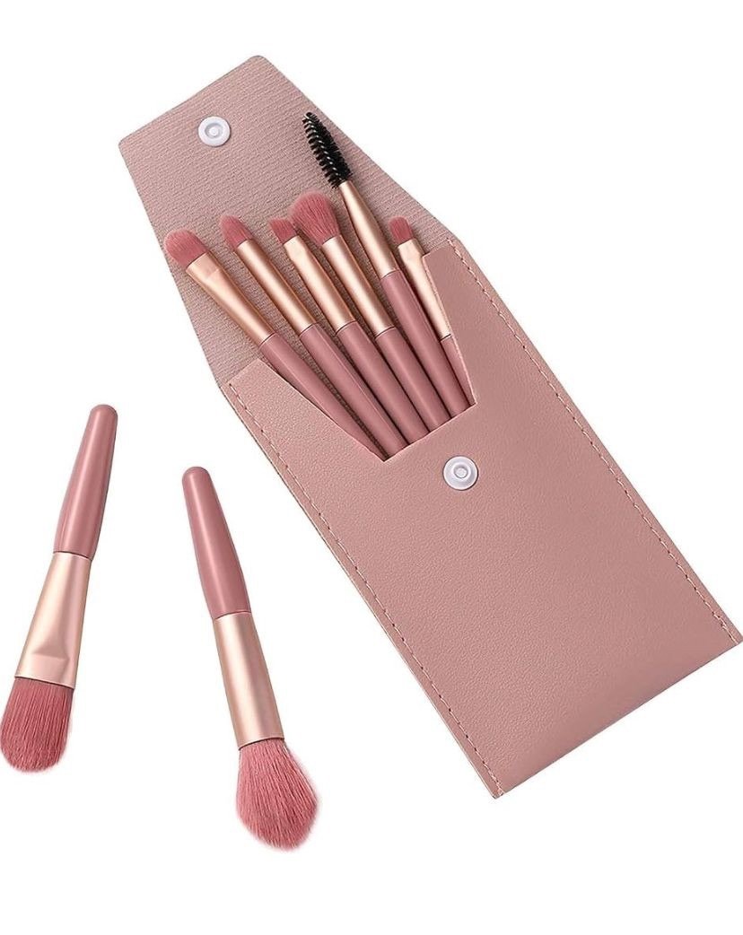 Makeup Brush Set with Pouch – 8-Piece Premium Collection