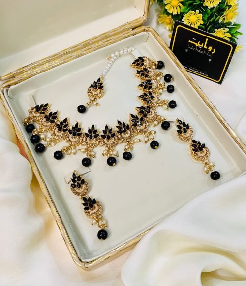Stara Necklace (Black)