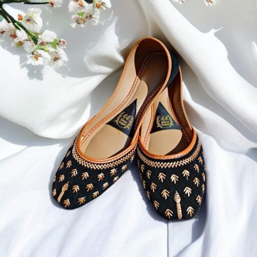 Khussa Black with golden embroidery