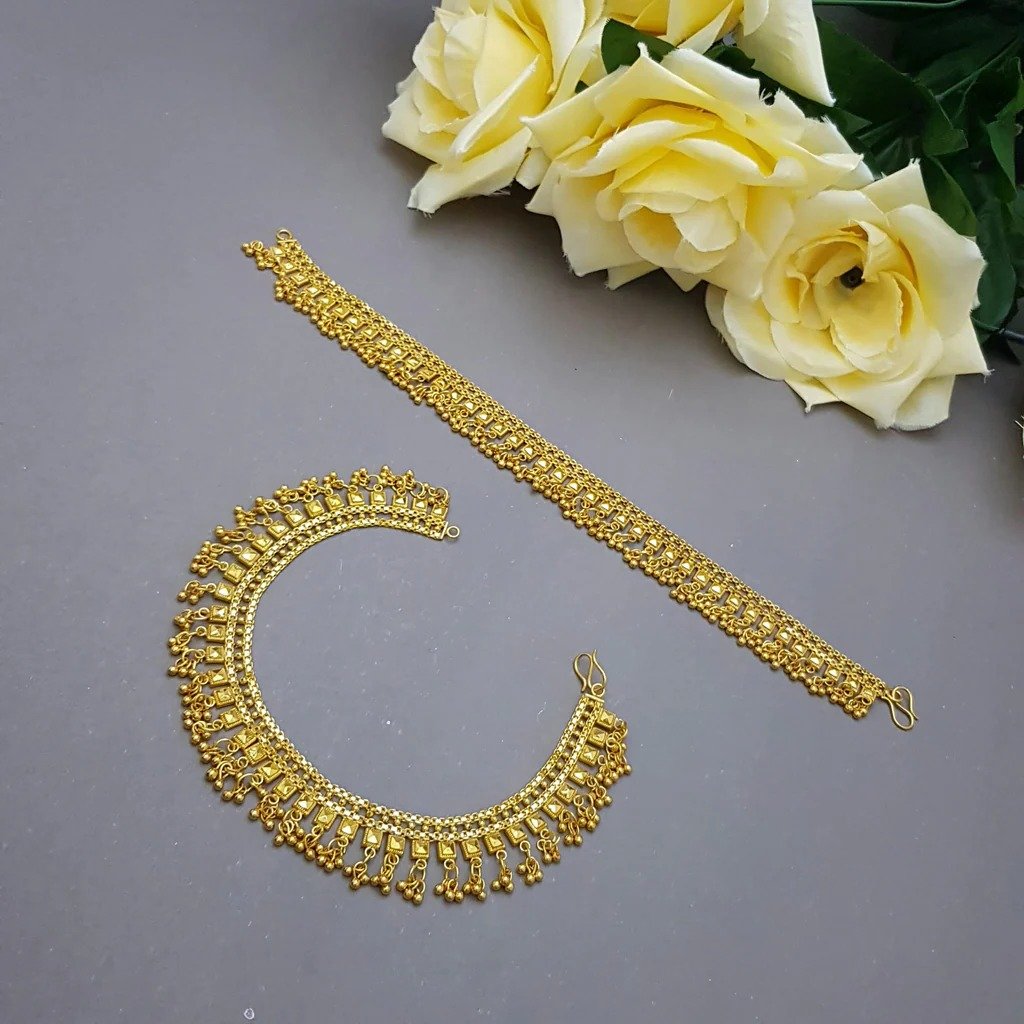 Graceful Gold Polished Anklet for Girls